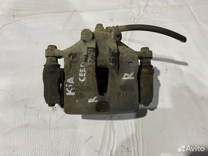 Суппорт передний правый Kia Ceed 2007-2012