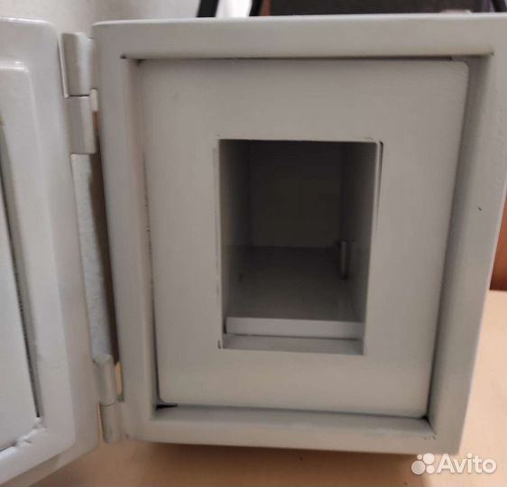Небольшой сейф для хранения денег. Б/у #Т6