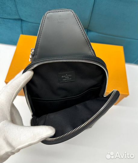 Сумка слинг Avenue NM Louis Vuitton