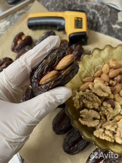 Финики в шоколаде с начинкой из цельных орехов