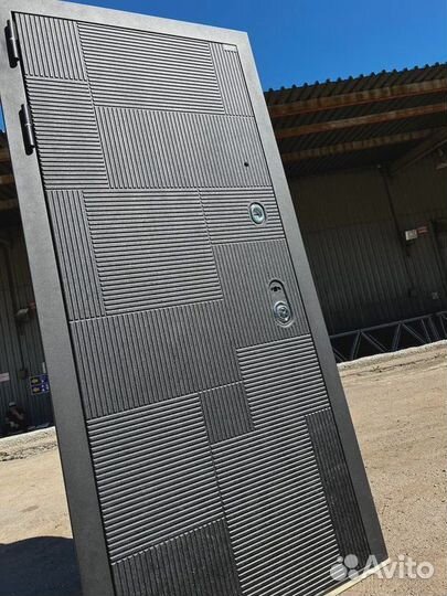 Дверь входная металлическая новая