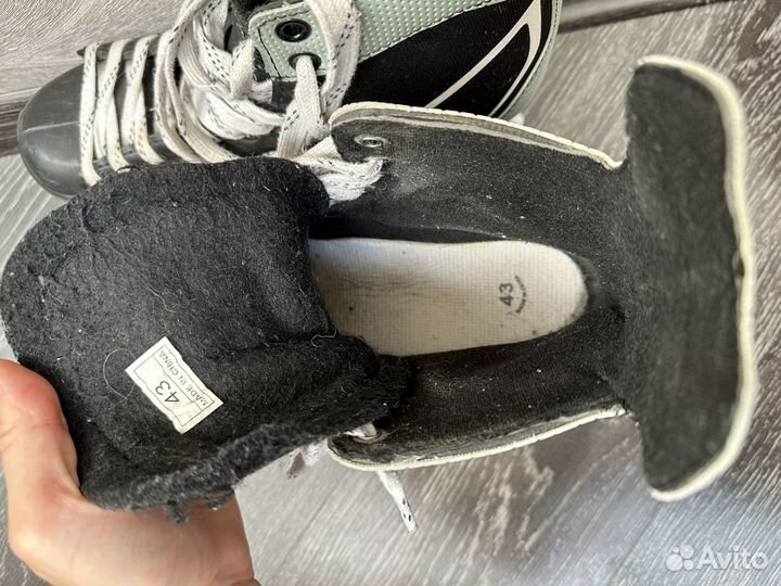 Хоккейные коньки CCM 43 размер