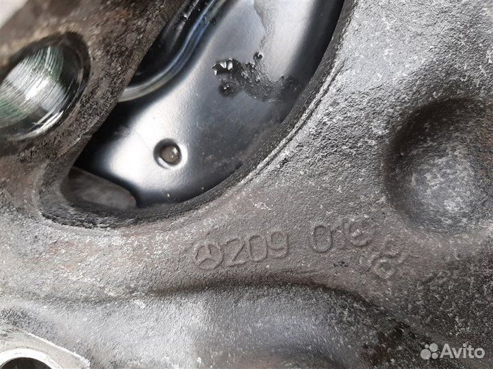 Ступица передняя правая Mercedes-Benz C-Class W203