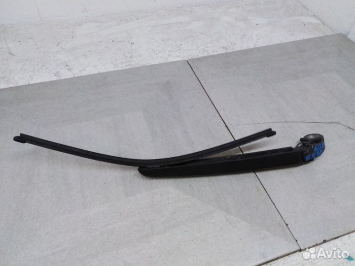 Поводок стеклоочистителя задний