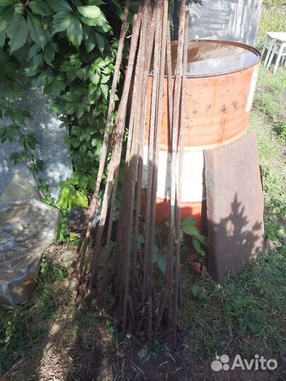 Металлические стойки для кустарников