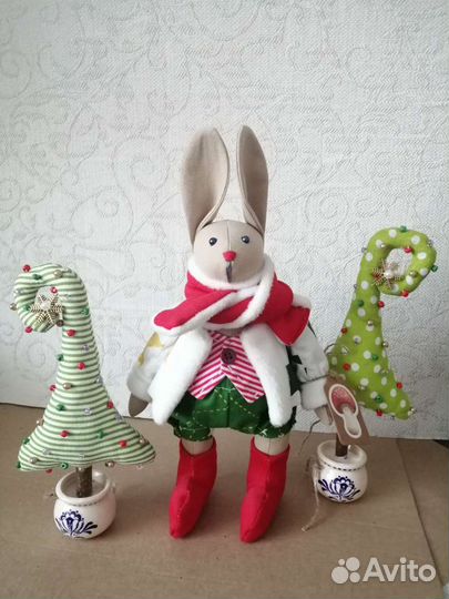 Заяц новогодний. игрушка. кукла. украшение