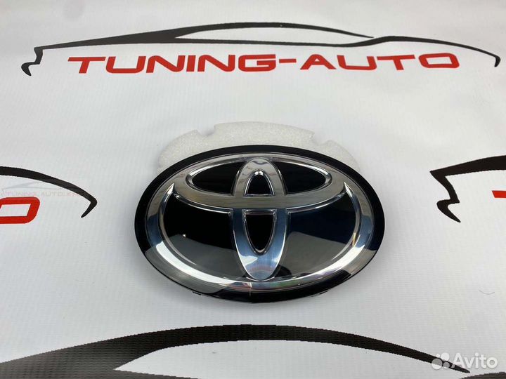 Эмблема в решетку Toyota Camry 40 L9348