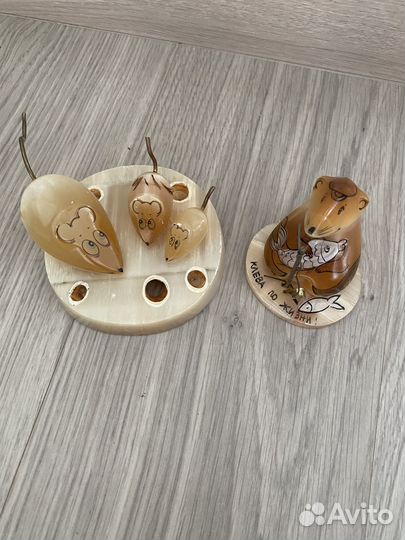 Янтарные фигурки для рыбаков