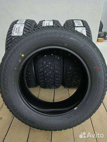 Yokohama IceGuard Stud IG65 215/60 R16