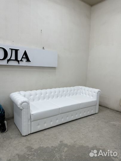 Кожаный диван честерфилд