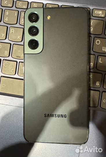 Samsung Galaxy S22, 8/256 ГБ