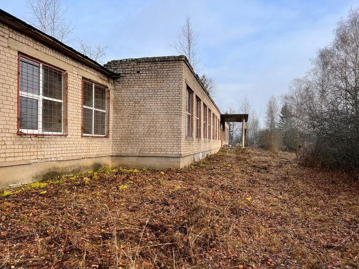 Здание, 1050 м²