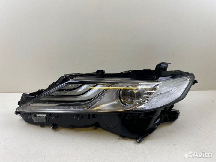 Фара левая Toyota Camry V70 2020