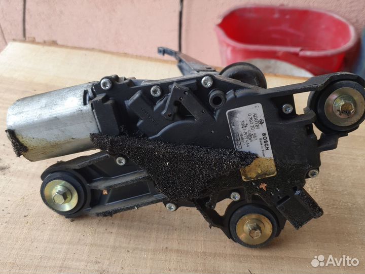 Моторчик с дворником на Ford C max 2004 года