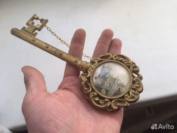 Сувенирный ключик Крым