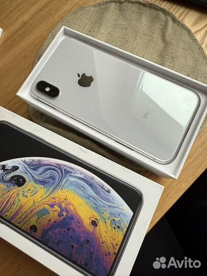 iPhone Xs, 64 ГБ