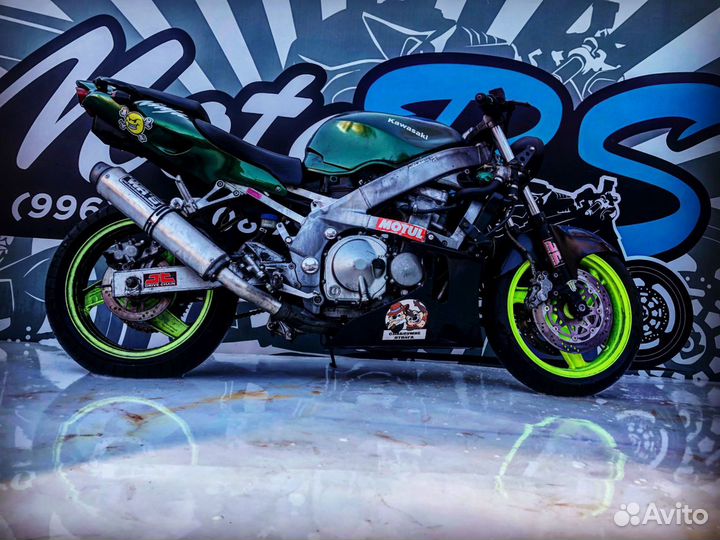 На разборе Kawasaki ZZR 400-1 1990 - 1992г