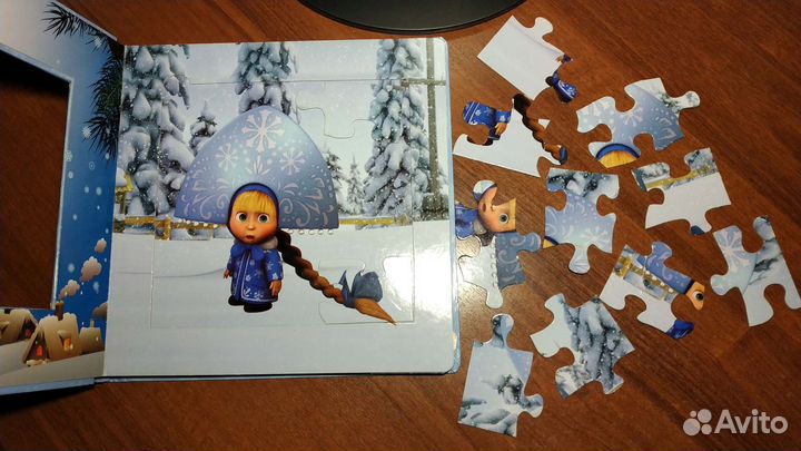 Новый год. Маша и Медведь. Книжка-мозаика / 3+