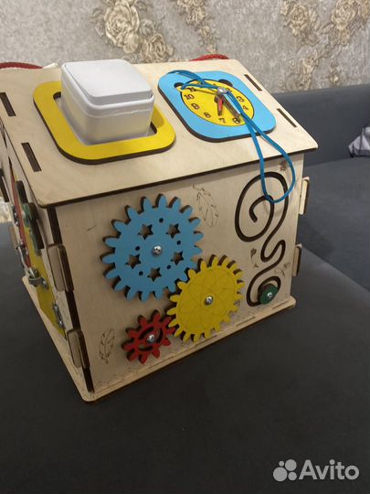 Бизиборд домик