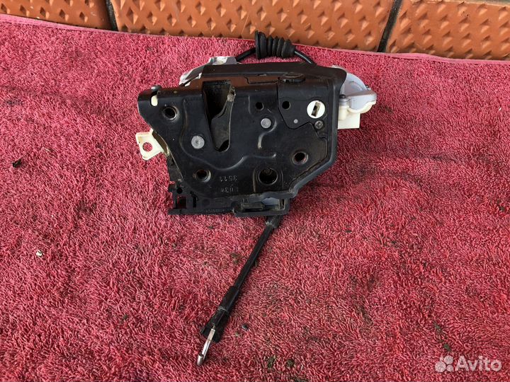 Замок двери Volkswagen passat b7