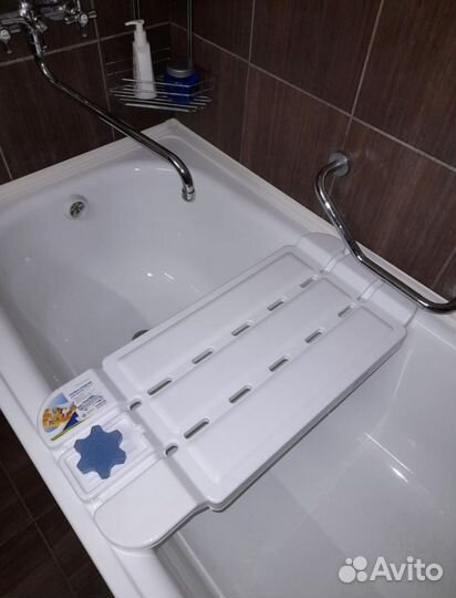 Полка-сиденье, решетка в ванную пластиковая белая