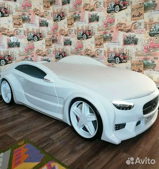 Детская кровать машина