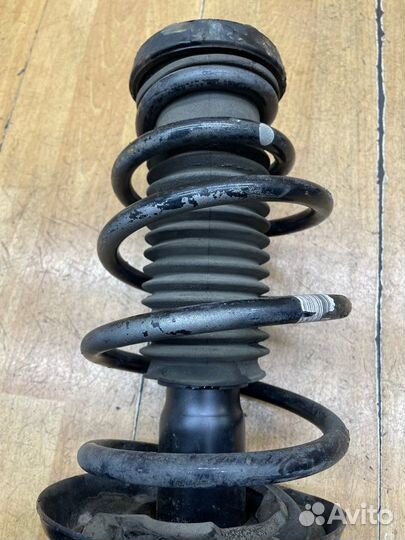 Стойка подвески передняя левая Opel Astra J A17DTJ