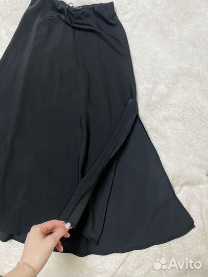 Атласная юбка миди