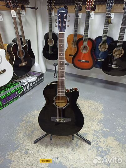 Гитара с чехлом