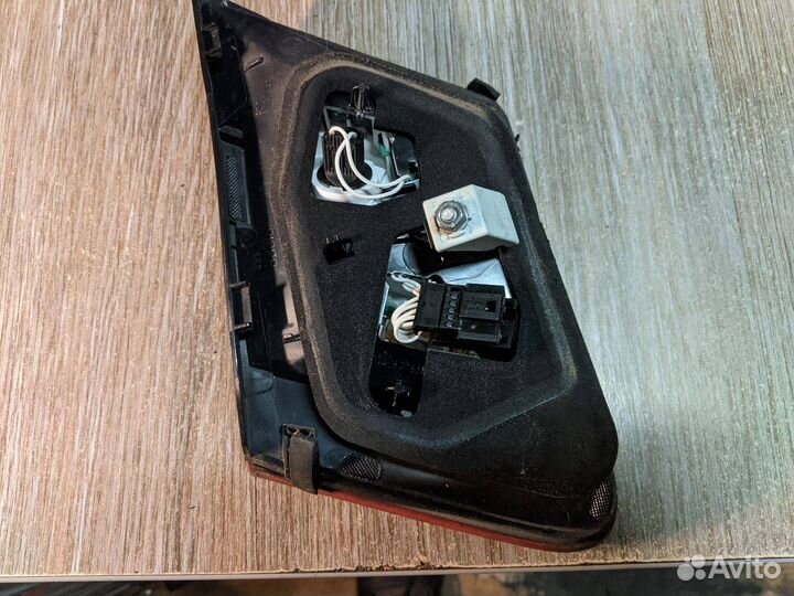 Фонарь крышки багажника правый Mercedes-Benz