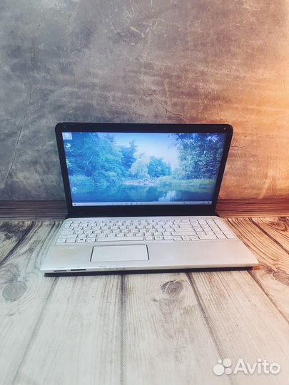Белый Ноутбук Sony Vaio / 6gb DDR3 / SSD /15.6