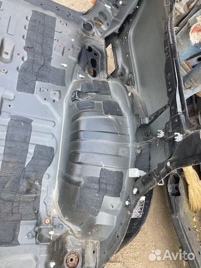 Задняя часть кузова toyota land cruiser 200