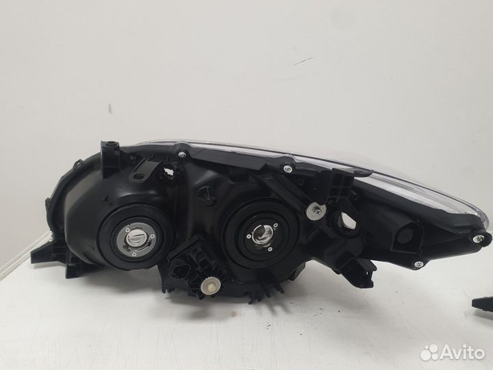 Правая фара Toyota corolla 10-12