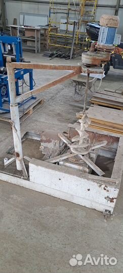 Миксер с вращающимся столом