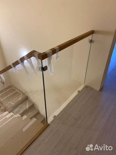 Стеклянные перила для лестниц