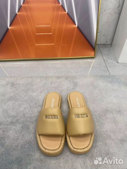 Женские шлепки Prada