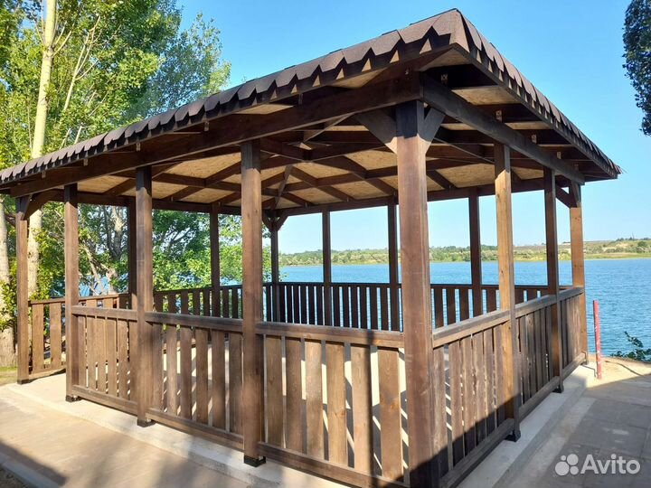 Стол из массива дерева сосна