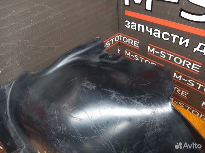 Подкрылок передний правый Mercedes-Benz M-Class