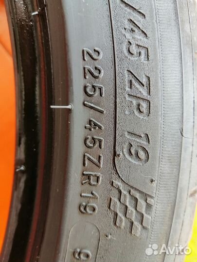 Michelin Pilot Sport 4 225/45 R19 96W