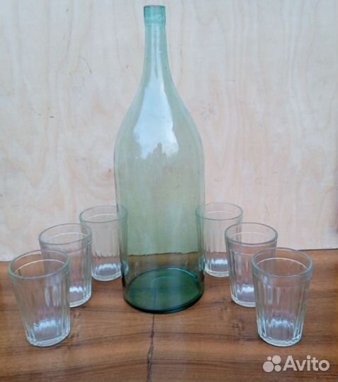 Бутыль четверть и 6 гранёных стаканов