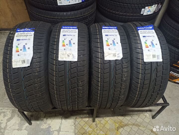 Windforce Snowblazer UHP 215/50 R17