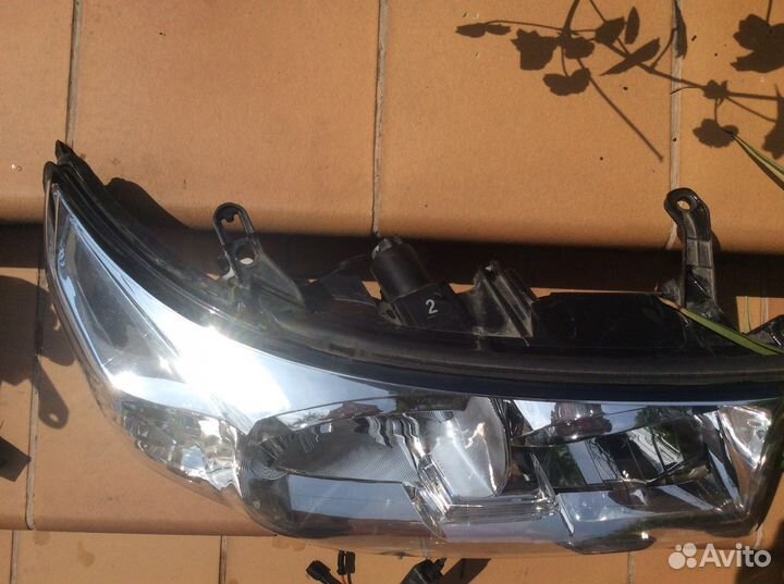 Фара на land cruiser 200 правая 2008-12г