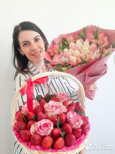 Букеты из клубники в шоколаде, конфет