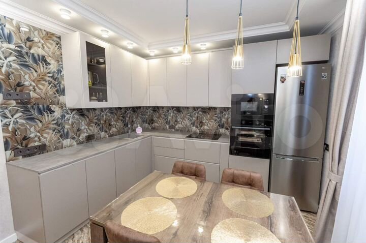 2-к. квартира, 60 м², 7/17 эт.