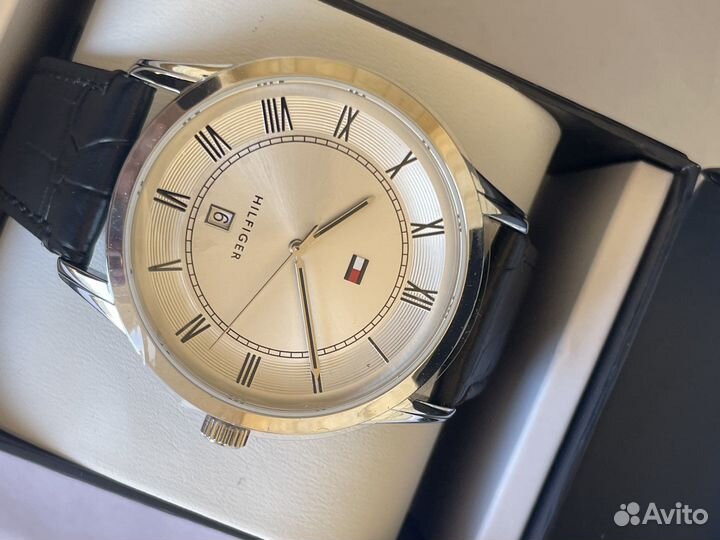 Tommy hilfiger часы