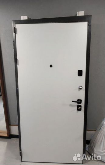 Дверь входная металлическая