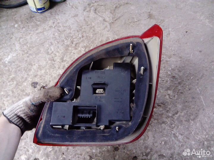 Фонарь задний Ford Fiesta мк4