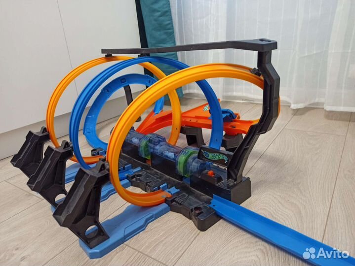 Hot wheels Винтовое столкновение FTB65