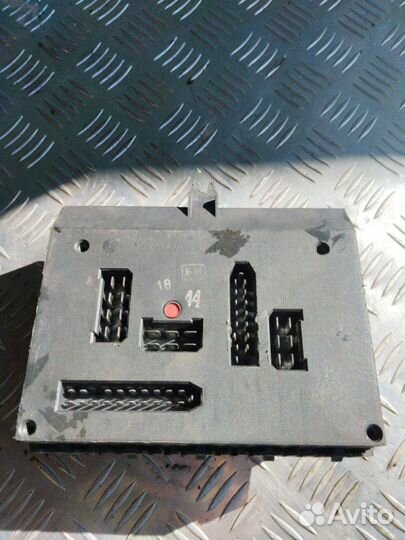 Блок монтажный предохранителей Ваз 2110372201001
