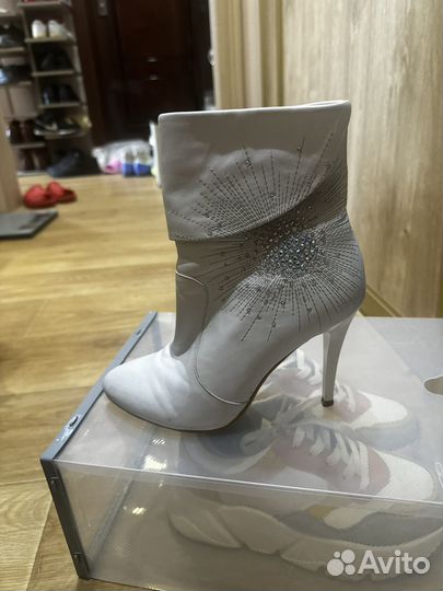 Полусапожки белые